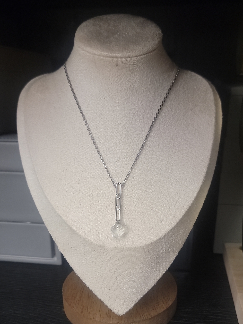 Vantel Pearls Silver Chain Necklace with Clear Crystal Pendant